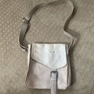 Bedstu Crossbody bag in lighter bone color